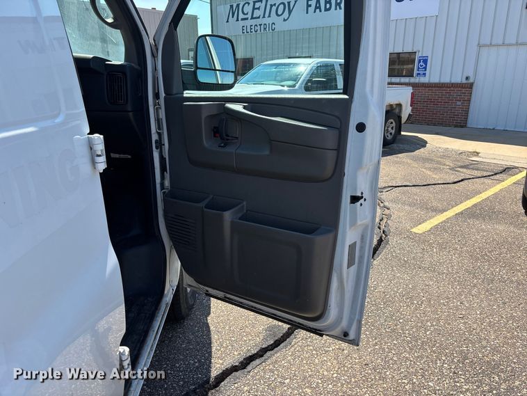 image for item EA4738 2015 GMC Savana van