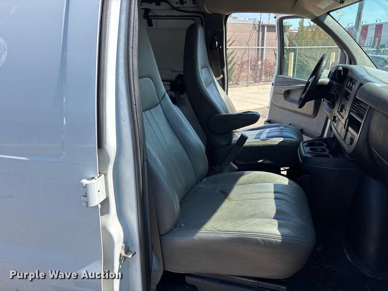 image for item EA4738 2015 GMC Savana van