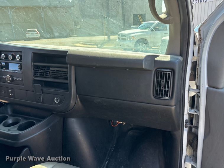 image for item EA4738 2015 GMC Savana van