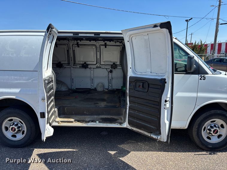 image for item EA4739 2015 GMC Savana van