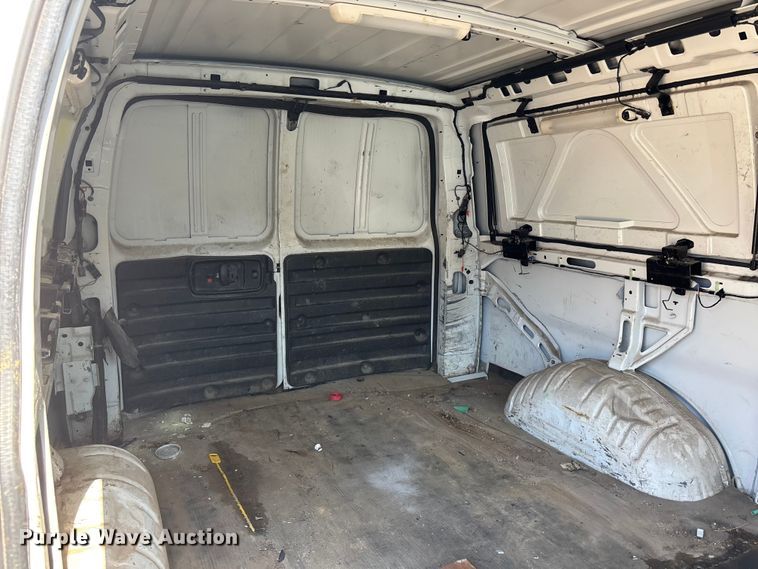 image for item EA4739 2015 GMC Savana van