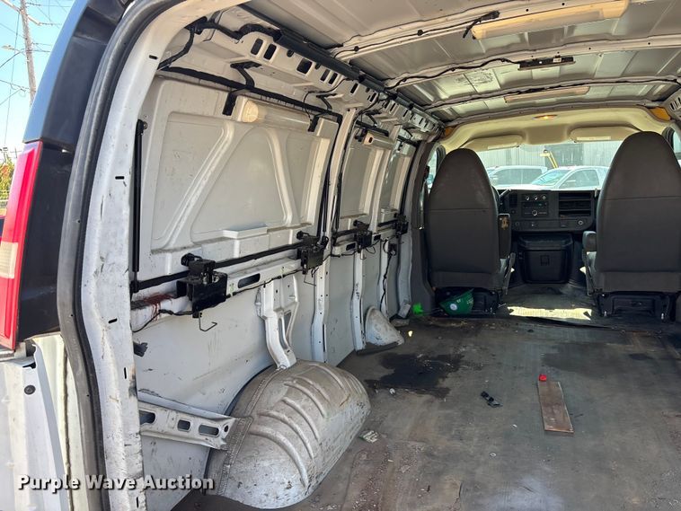 image for item EA4739 2015 GMC Savana van