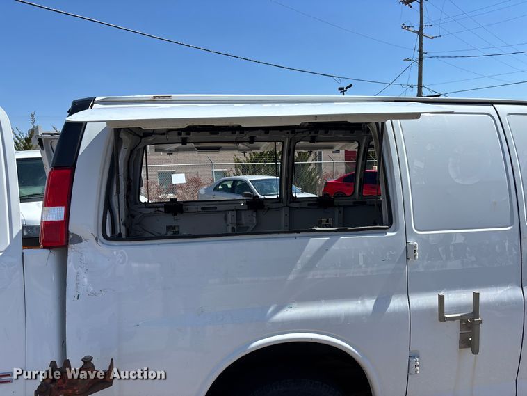 image for item EA4739 2015 GMC Savana van