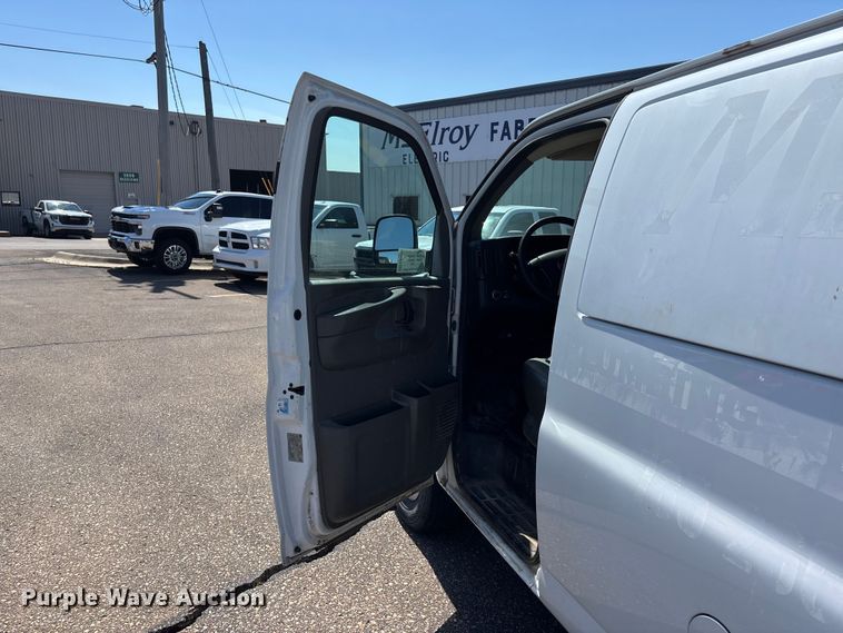 image for item EA4739 2015 GMC Savana van