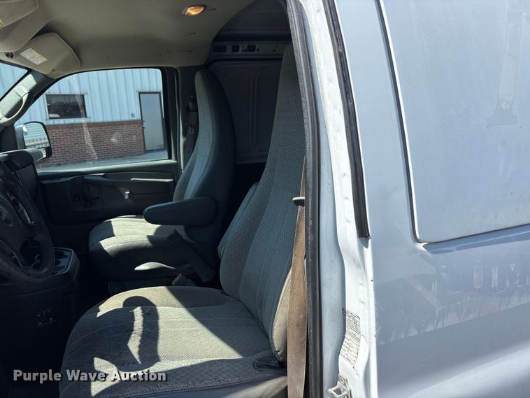 image for item EA4739 2015 GMC Savana van