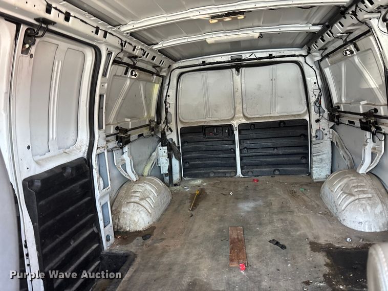 image for item EA4739 2015 GMC Savana van