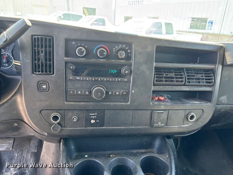 image for item EA4739 2015 GMC Savana van