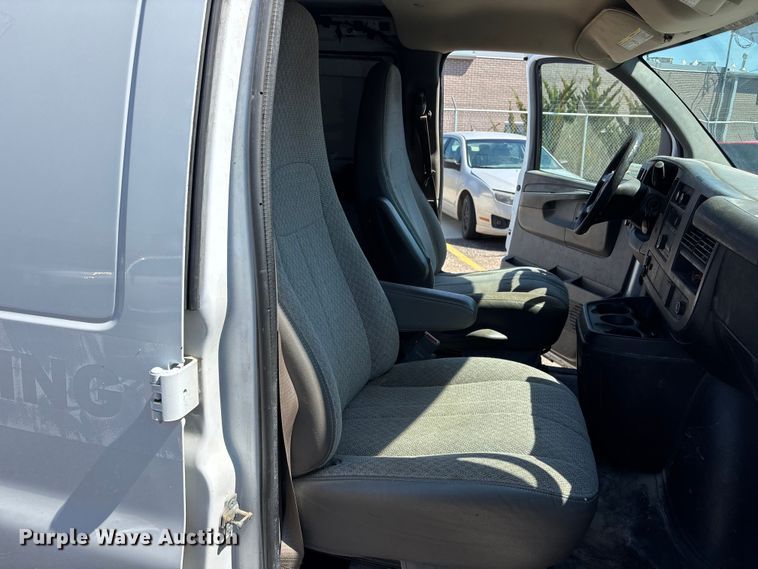 image for item EA4739 2015 GMC Savana van