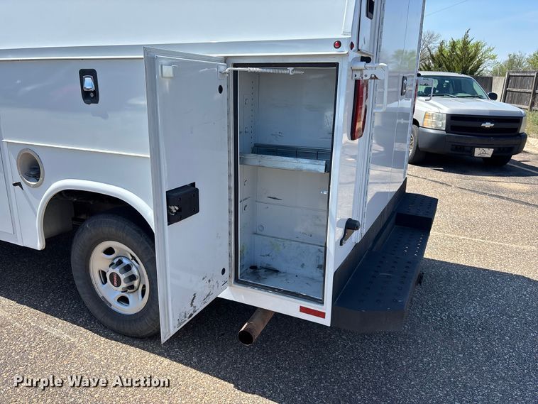 image for item EA4740 2019 GMC Savana utility van