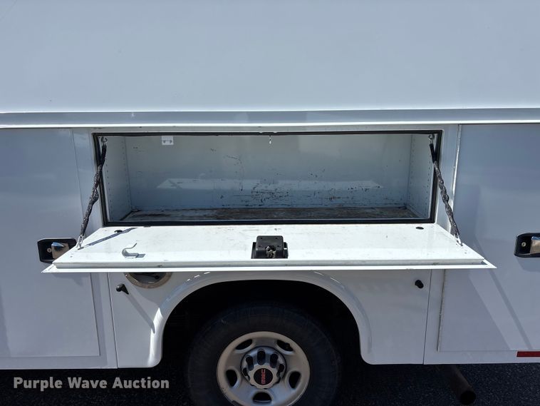 image for item EA4740 2019 GMC Savana utility van