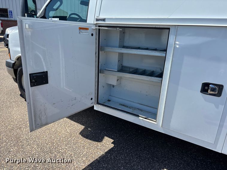 image for item EA4740 2019 GMC Savana utility van