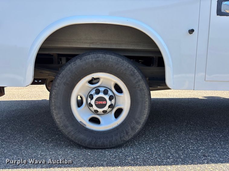 image for item EA4740 2019 GMC Savana utility van