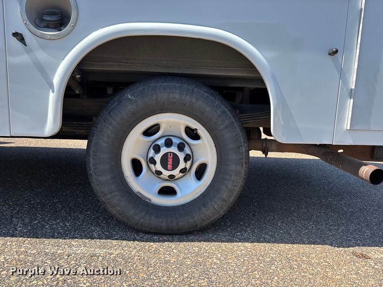 image for item EA4740 2019 GMC Savana utility van