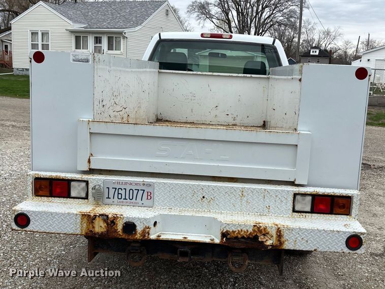 image for item EA4747 2005 GMC Sierra 2500HD utility bed pickup truck