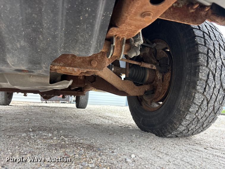 image for item EA4747 2005 GMC Sierra 2500HD utility bed pickup truck