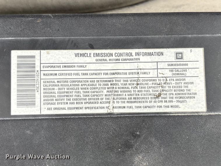 image for item EA4747 2005 GMC Sierra 2500HD utility bed pickup truck