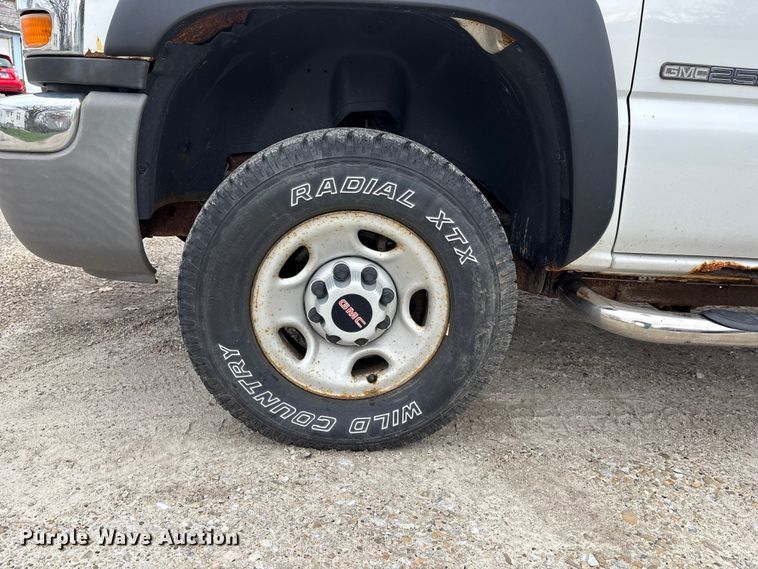 image for item EA4747 2005 GMC Sierra 2500HD utility bed pickup truck