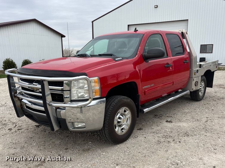 image for item EA4749 2007 Chevrolet Silverado 2500HD LT Crew Cab pickup truck