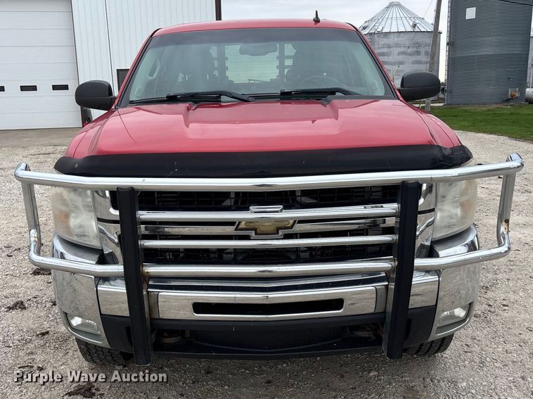 image for item EA4749 2007 Chevrolet Silverado 2500HD LT Crew Cab pickup truck