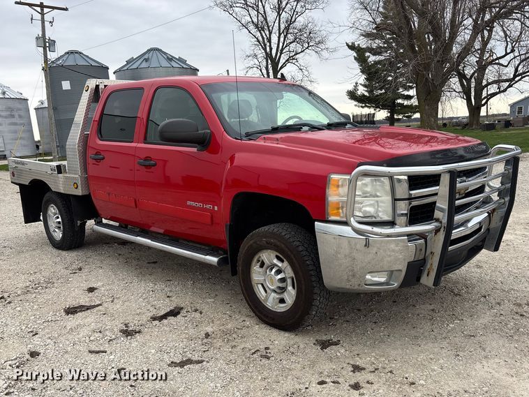 image for item EA4749 2007 Chevrolet Silverado 2500HD LT Crew Cab pickup truck