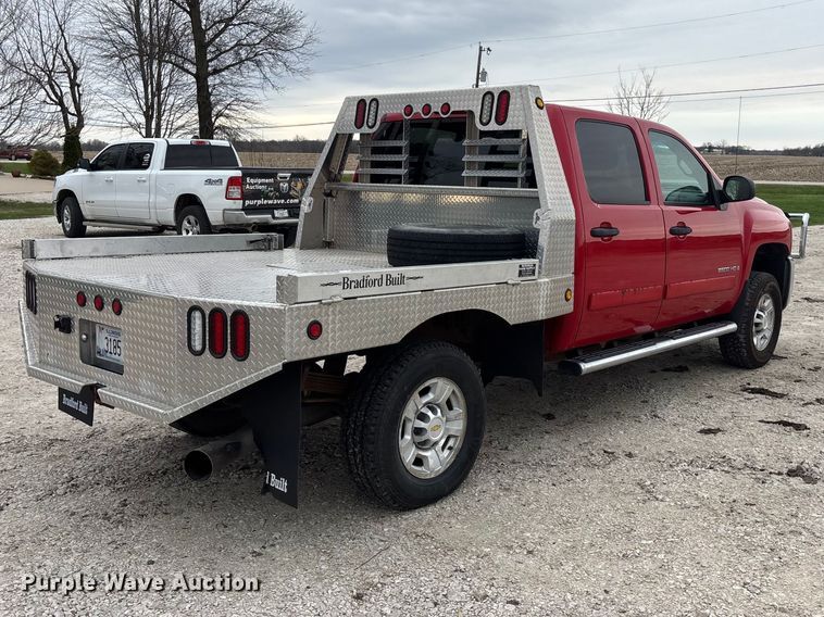 image for item EA4749 2007 Chevrolet Silverado 2500HD LT Crew Cab pickup truck
