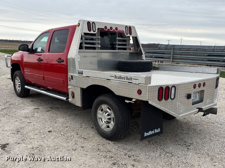 image for item EA4749 2007 Chevrolet Silverado 2500HD LT Crew Cab pickup truck