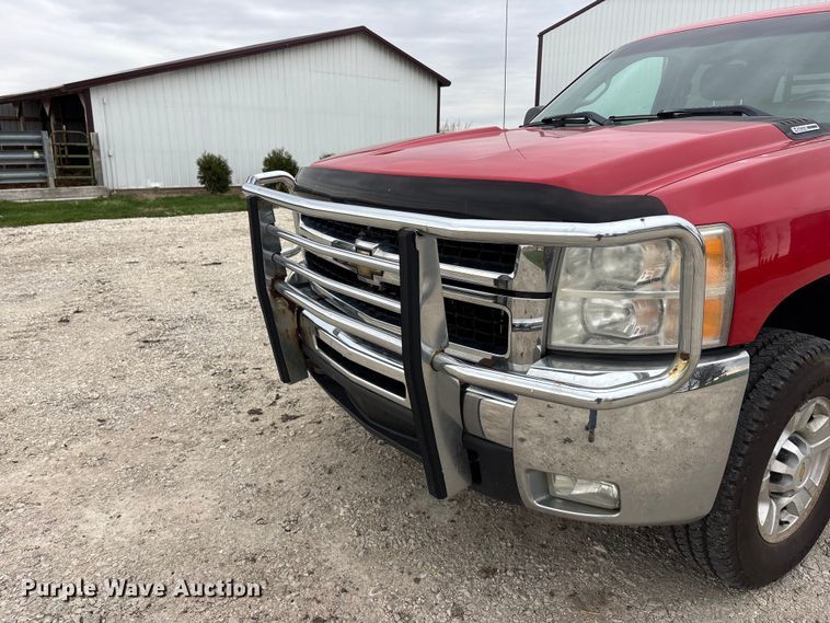 image for item EA4749 2007 Chevrolet Silverado 2500HD LT Crew Cab pickup truck