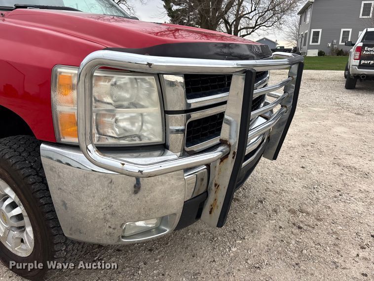 image for item EA4749 2007 Chevrolet Silverado 2500HD LT Crew Cab pickup truck