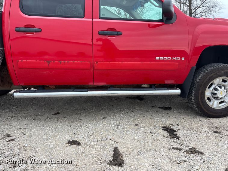 image for item EA4749 2007 Chevrolet Silverado 2500HD LT Crew Cab pickup truck