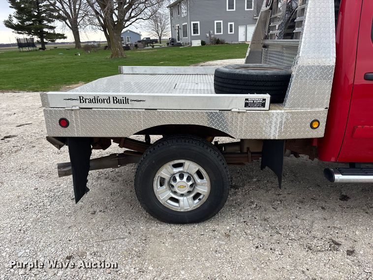 image for item EA4749 2007 Chevrolet Silverado 2500HD LT Crew Cab pickup truck