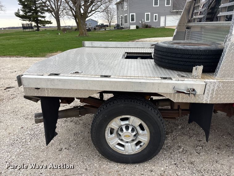 image for item EA4749 2007 Chevrolet Silverado 2500HD LT Crew Cab pickup truck