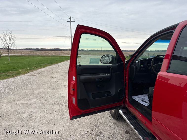 image for item EA4749 2007 Chevrolet Silverado 2500HD LT Crew Cab pickup truck