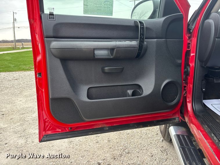 image for item EA4749 2007 Chevrolet Silverado 2500HD LT Crew Cab pickup truck