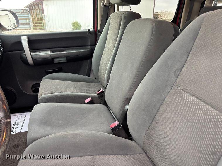 image for item EA4749 2007 Chevrolet Silverado 2500HD LT Crew Cab pickup truck