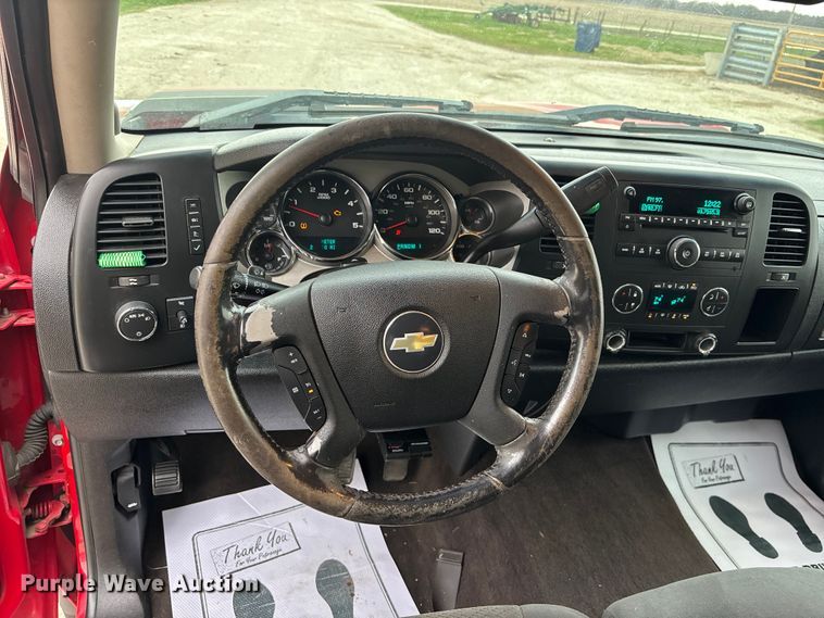 image for item EA4749 2007 Chevrolet Silverado 2500HD LT Crew Cab pickup truck