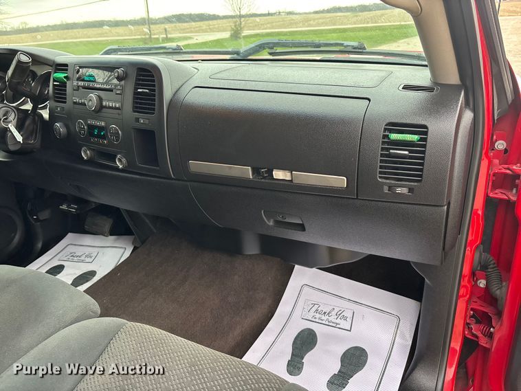 image for item EA4749 2007 Chevrolet Silverado 2500HD LT Crew Cab pickup truck