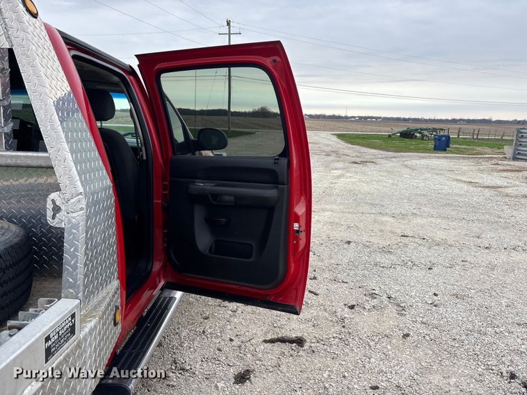 image for item EA4749 2007 Chevrolet Silverado 2500HD LT Crew Cab pickup truck