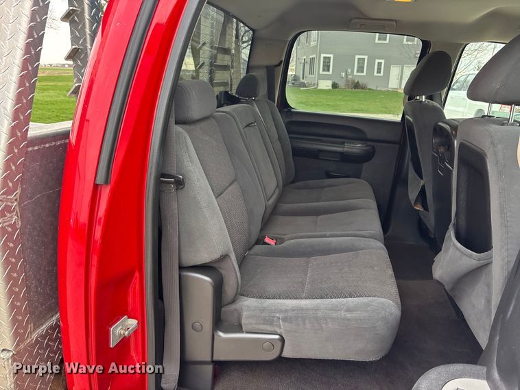 image for item EA4749 2007 Chevrolet Silverado 2500HD LT Crew Cab pickup truck