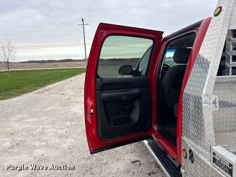 image for item EA4749 2007 Chevrolet Silverado 2500HD LT Crew Cab pickup truck