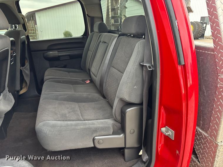 image for item EA4749 2007 Chevrolet Silverado 2500HD LT Crew Cab pickup truck