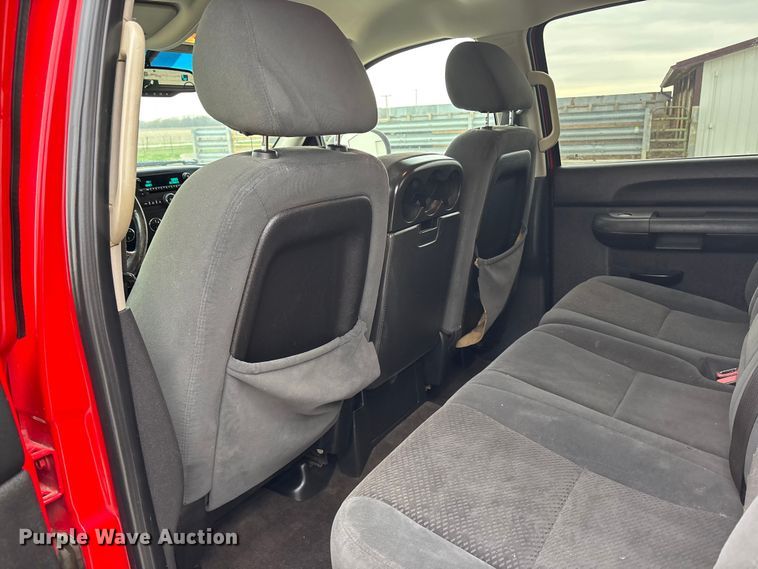 image for item EA4749 2007 Chevrolet Silverado 2500HD LT Crew Cab pickup truck