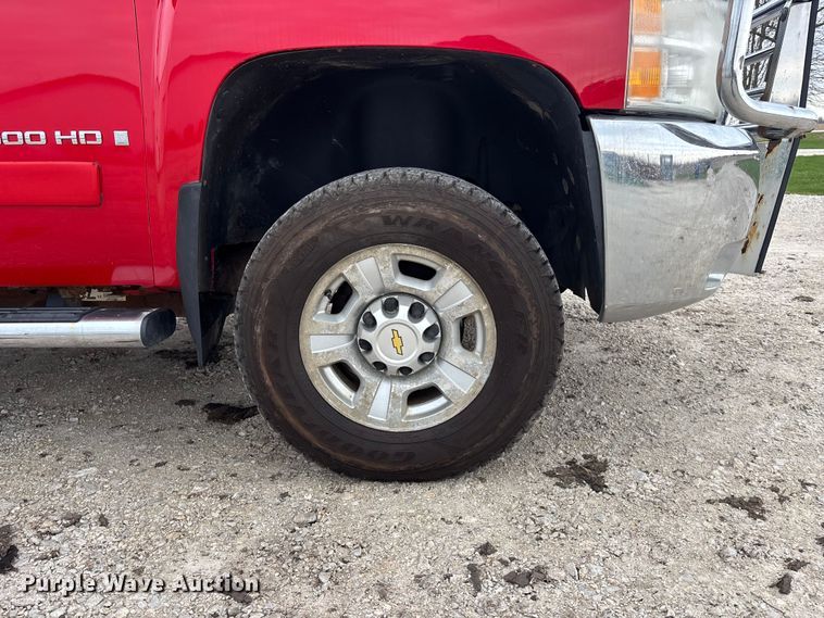 image for item EA4749 2007 Chevrolet Silverado 2500HD LT Crew Cab pickup truck