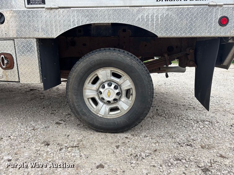 image for item EA4749 2007 Chevrolet Silverado 2500HD LT Crew Cab pickup truck