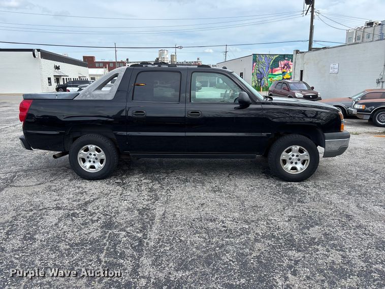 image for item EA4802 2004 Chevrolet Avalanche 