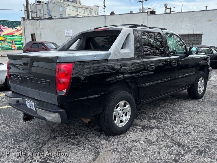 image for item EA4802 2004 Chevrolet Avalanche 