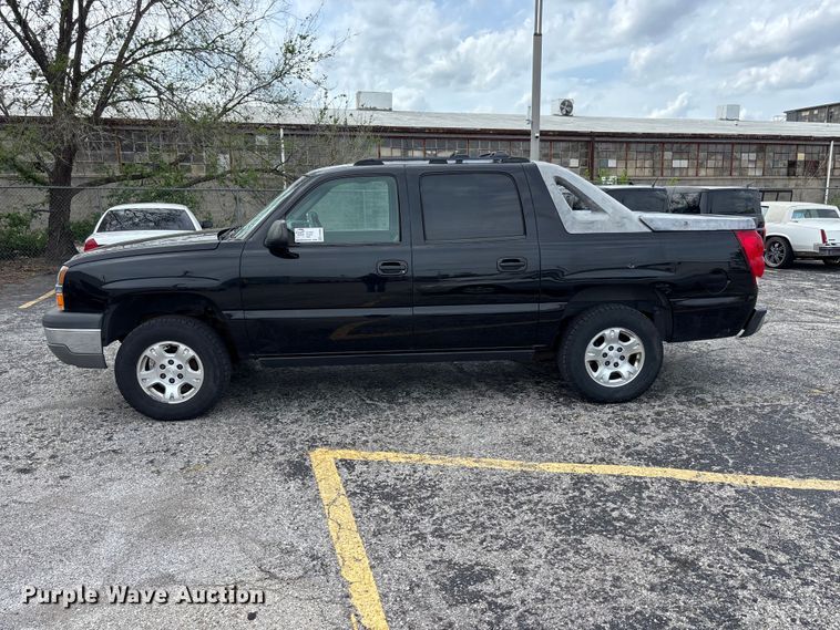 image for item EA4802 2004 Chevrolet Avalanche 
