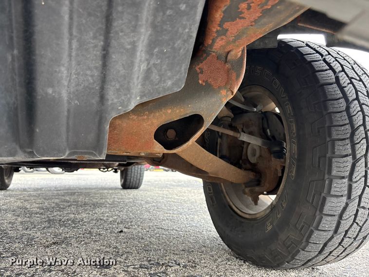 image for item EA4802 2004 Chevrolet Avalanche 