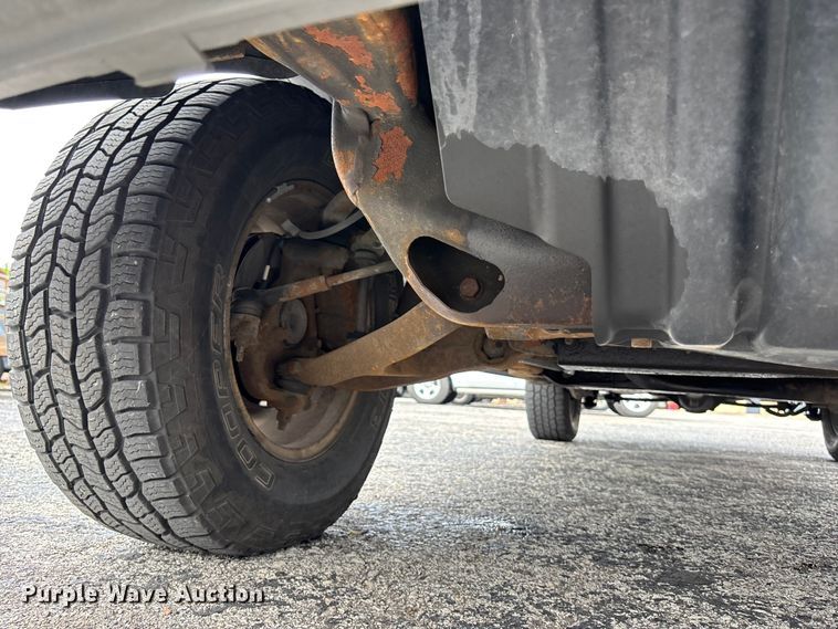 image for item EA4802 2004 Chevrolet Avalanche 