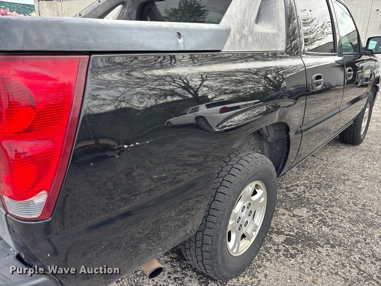 image for item EA4802 2004 Chevrolet Avalanche 