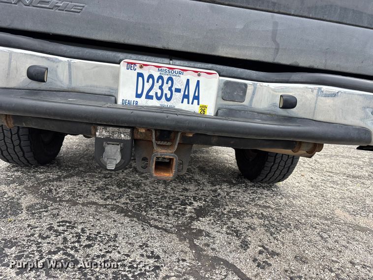 image for item EA4802 2004 Chevrolet Avalanche 